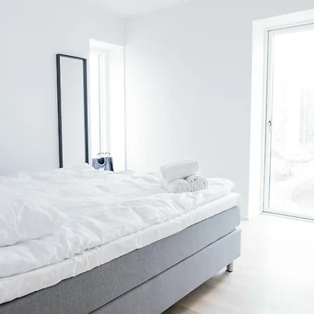 Cool 1-bed W. Private Terrace * 欧登塞